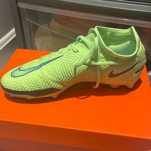 Nike size 7.5 24.5 cm